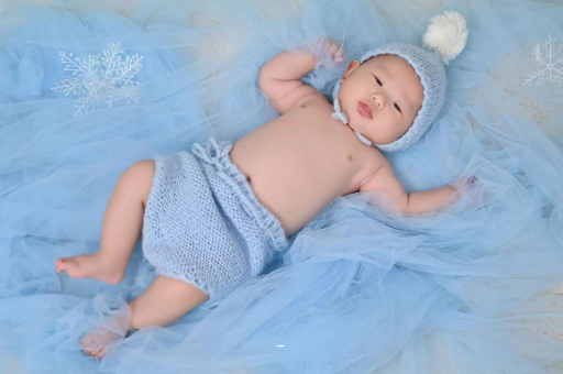 府谷宝宝吐奶黄色